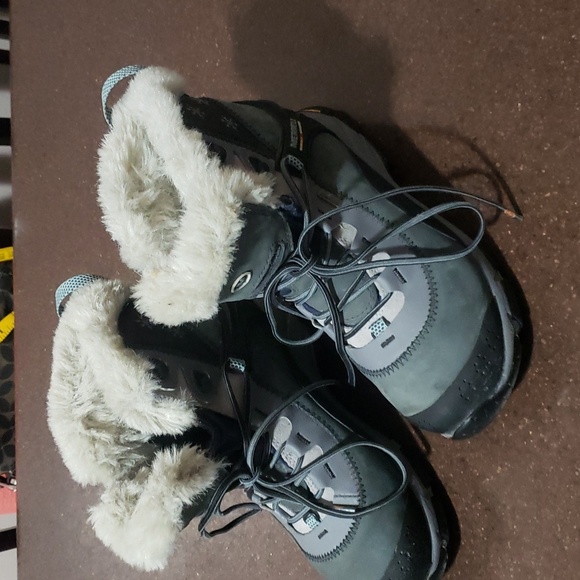 MERRELLS Ladies Size 6 Vibram Boots. Charcoal Gray and Black. Worn Once. - Picture 2 of 9